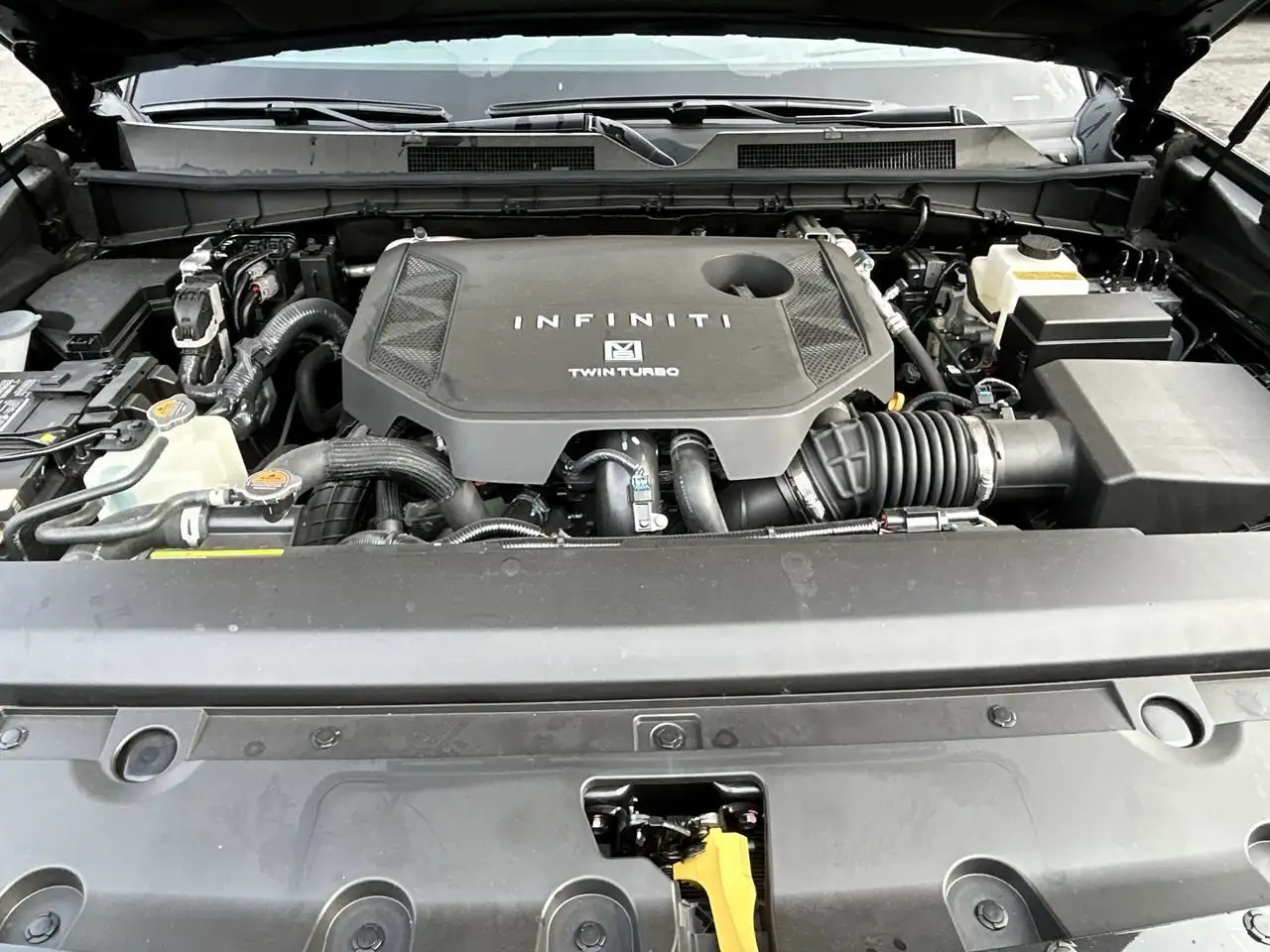 Infiniti QX80 снимка Infiniti QX80