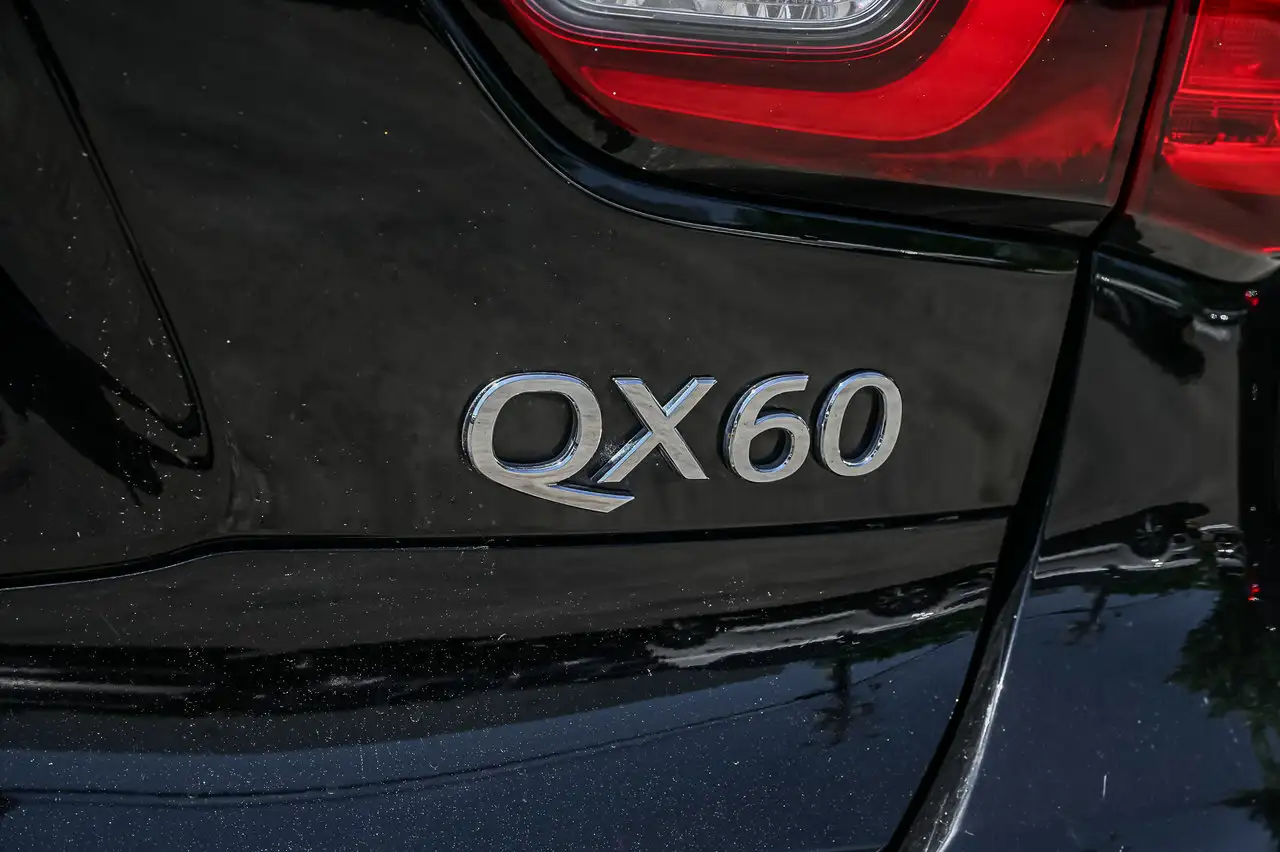 Infiniti QX60 снимка Infiniti QX60