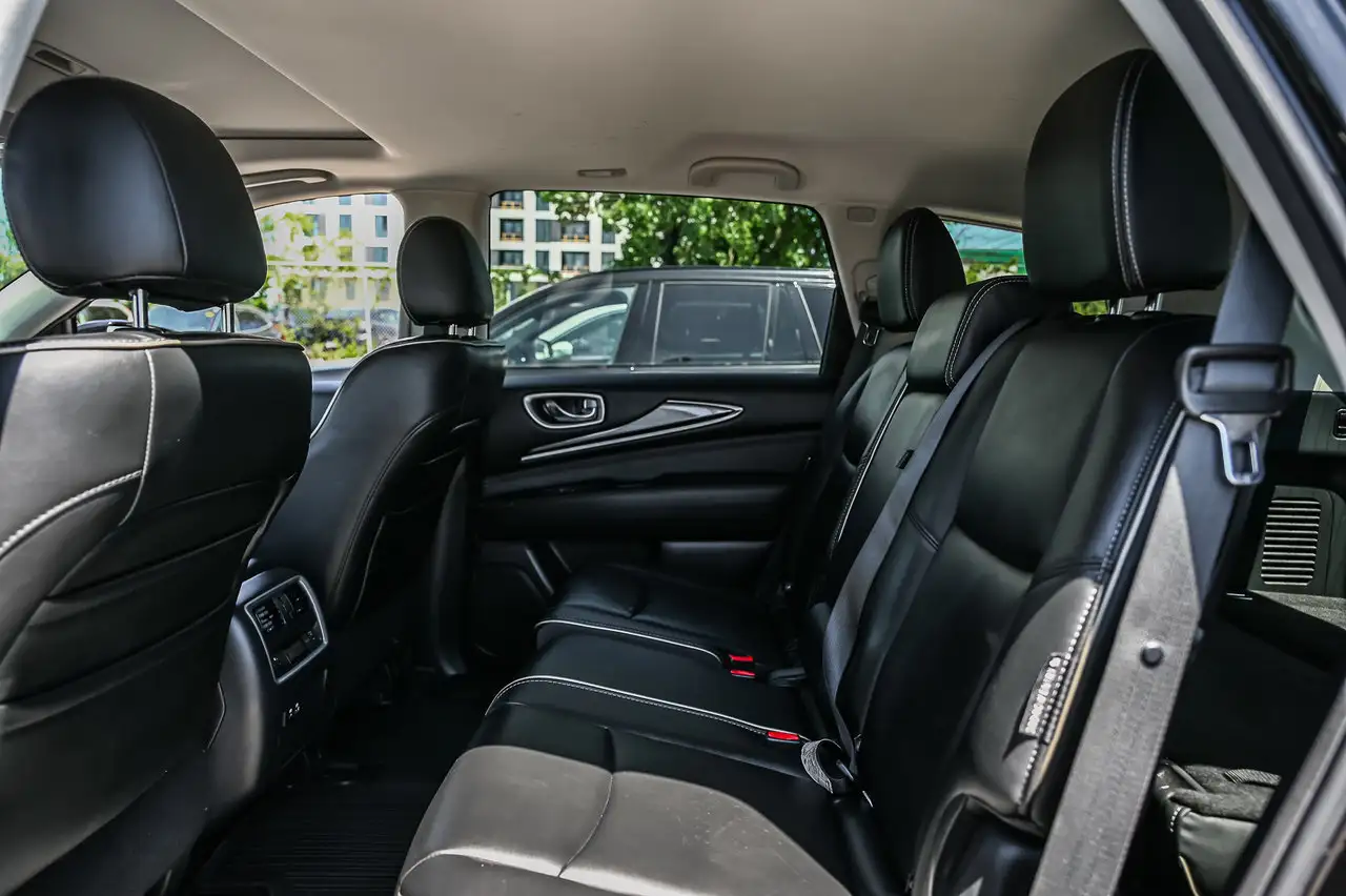 Infiniti QX60 снимка Infiniti QX60