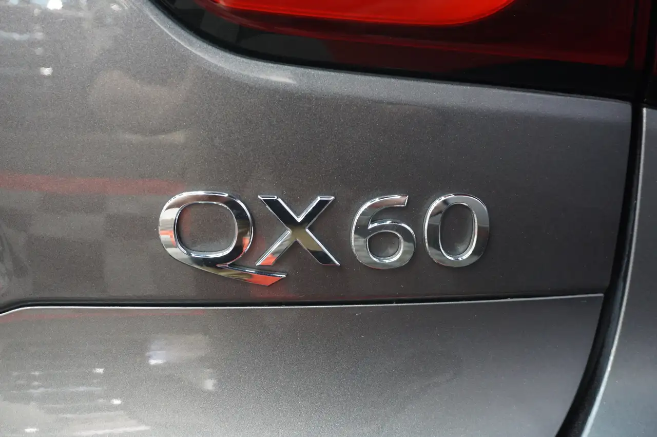 Infiniti QX60 снимка Infiniti QX60