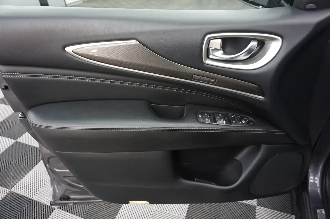Infiniti QX60 снимка Infiniti QX60