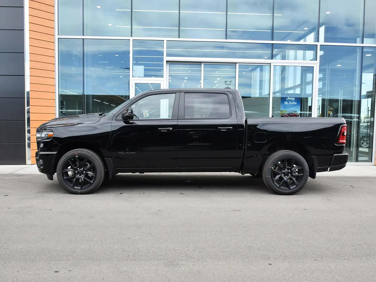 RAM 1500 снимка RAM 1500