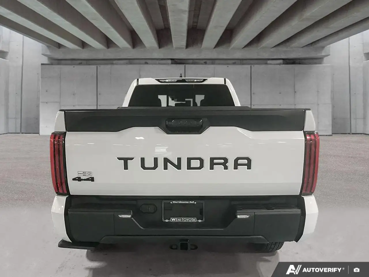 Toyota Tundra снимка Toyota Tundra
