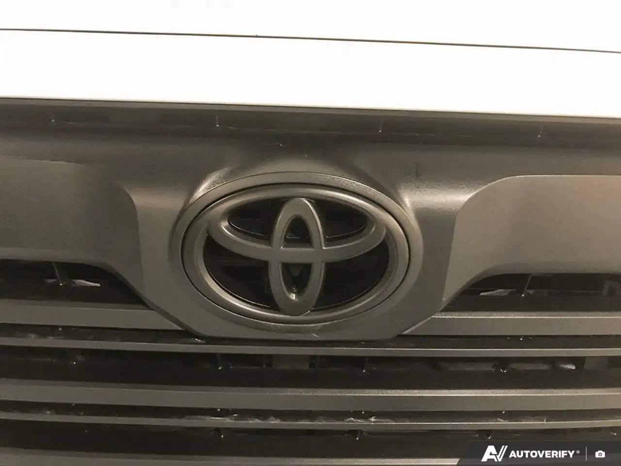 Toyota Tundra снимка Toyota Tundra