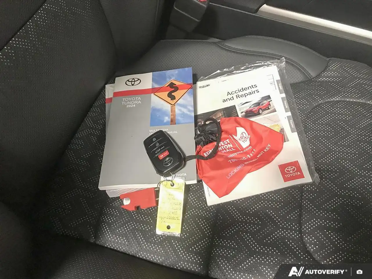 Toyota Tundra снимка Toyota Tundra