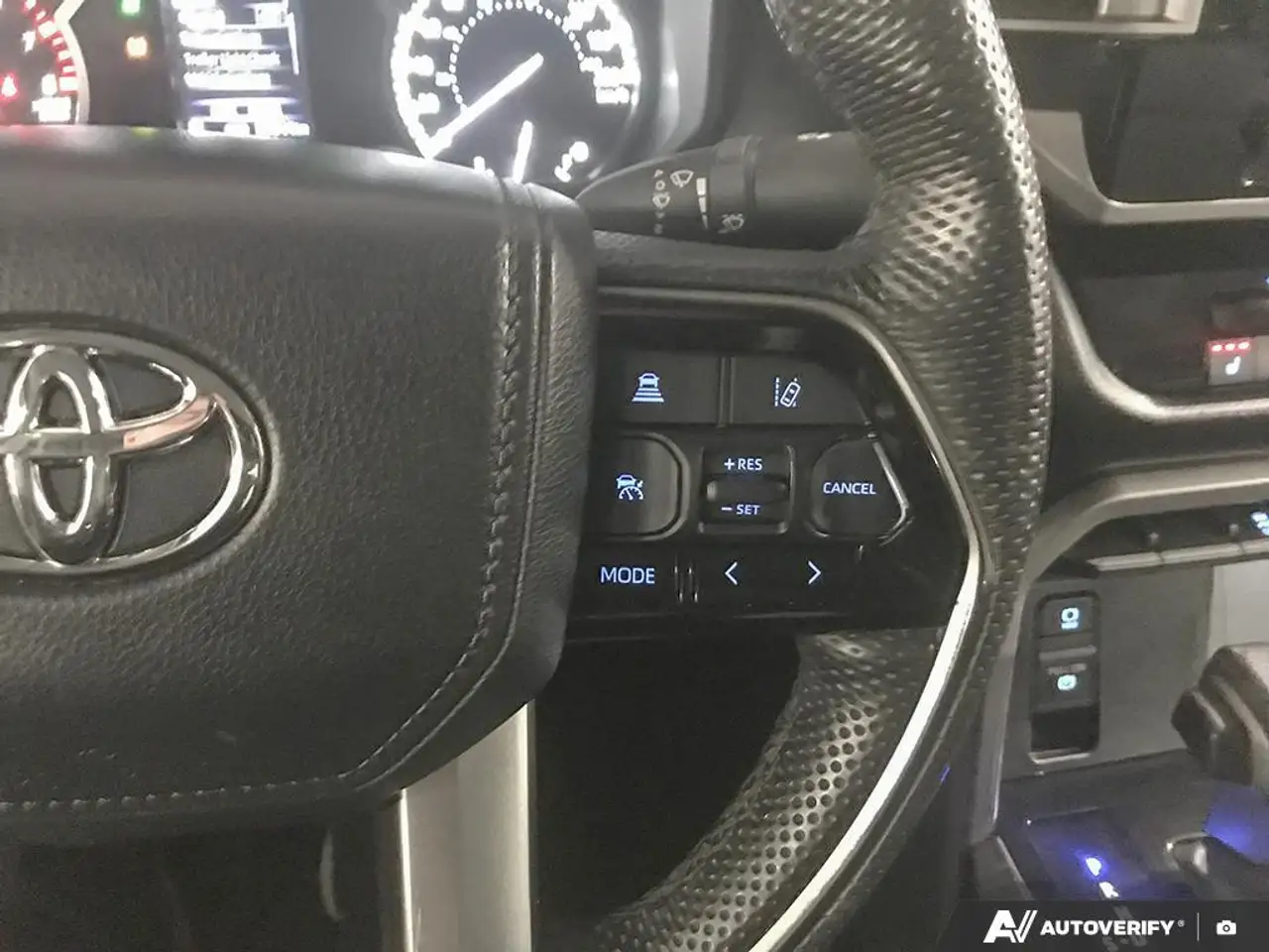 Toyota Tundra снимка Toyota Tundra