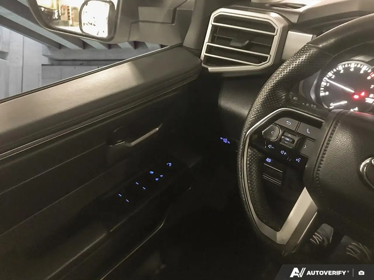 Toyota Tundra снимка Toyota Tundra
