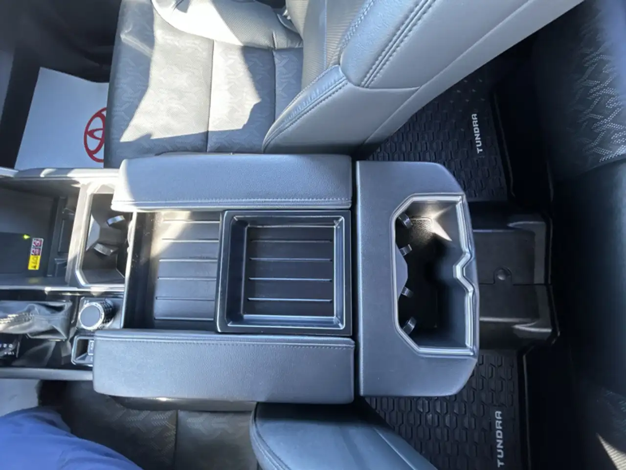 Toyota Tundra снимка Toyota Tundra