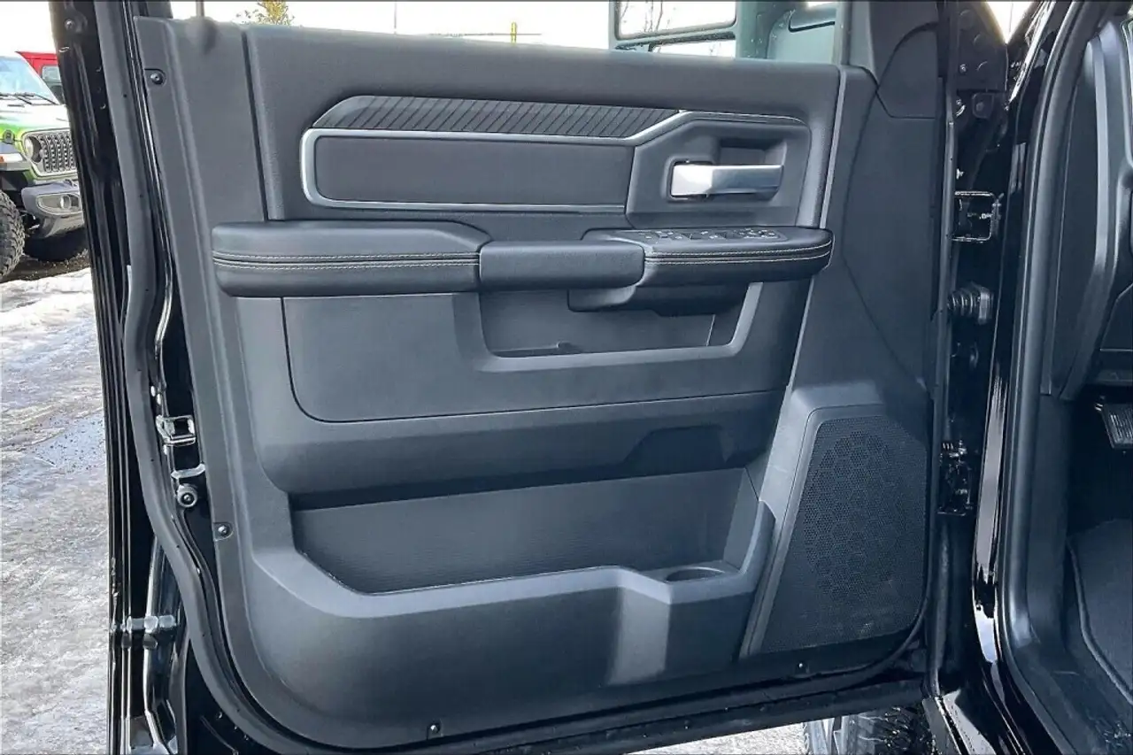 RAM 3500 снимка RAM 3500