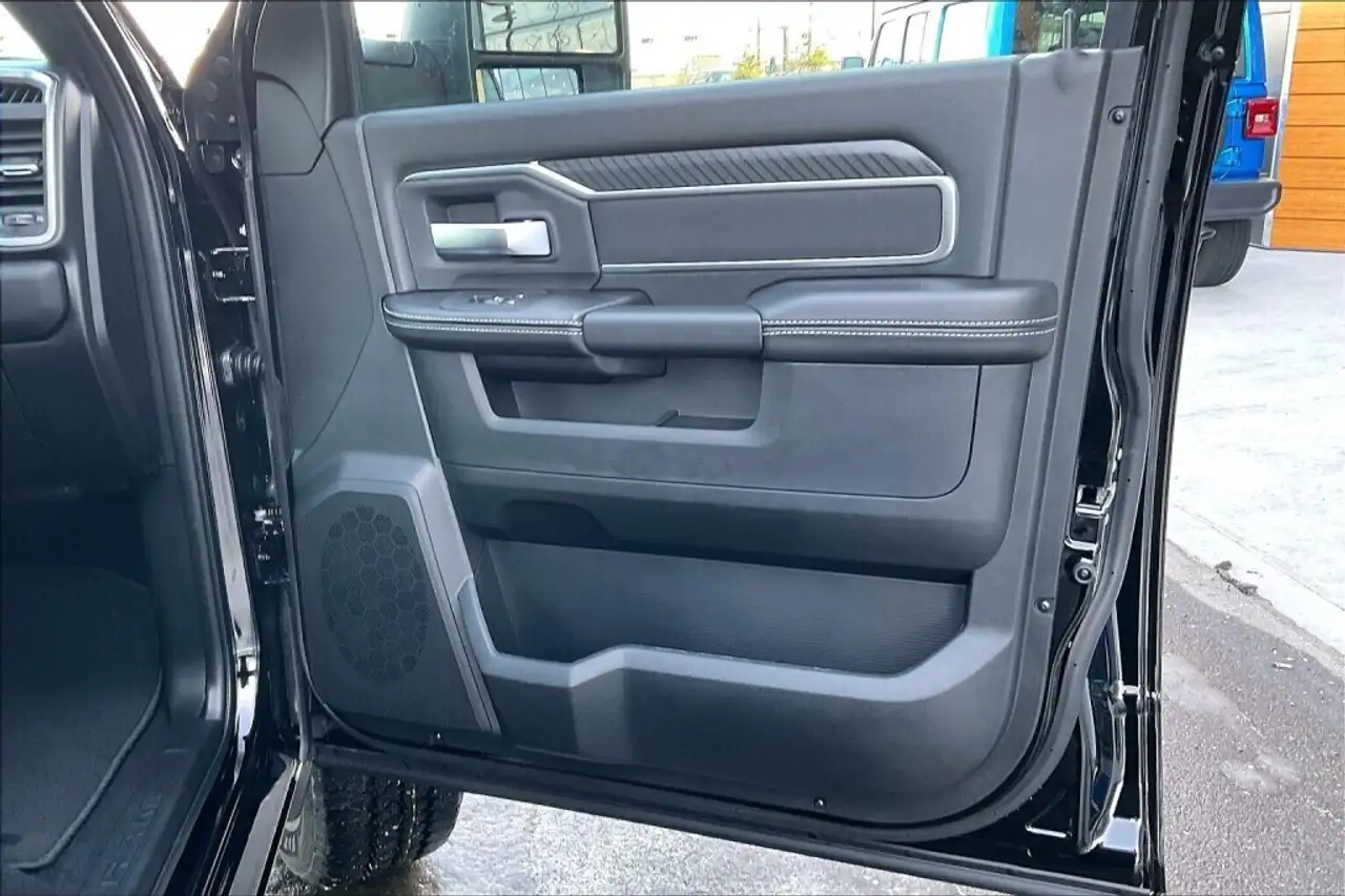 RAM 3500 снимка RAM 3500