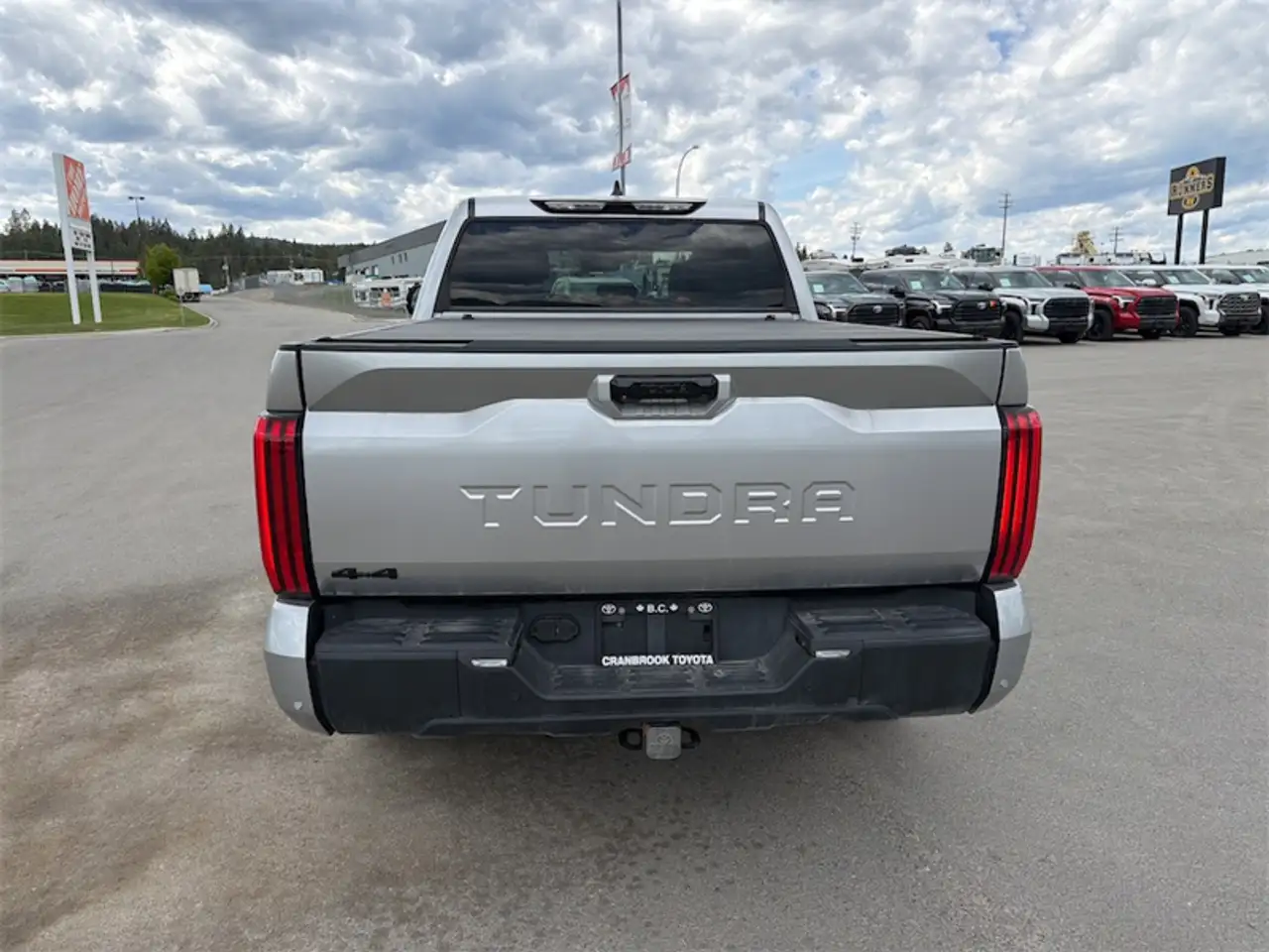 Toyota Tundra снимка Toyota Tundra