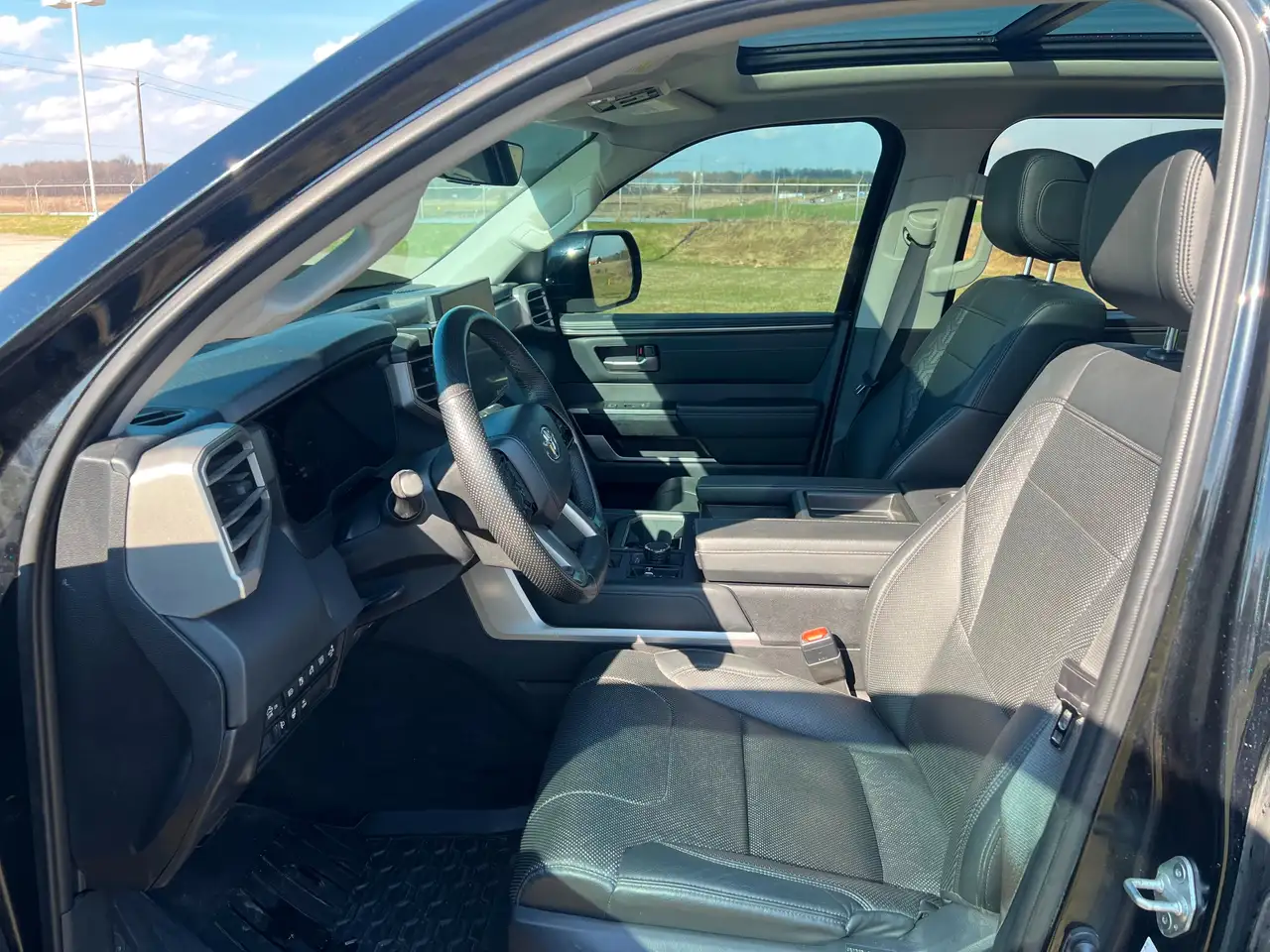 Toyota Tundra снимка Toyota Tundra