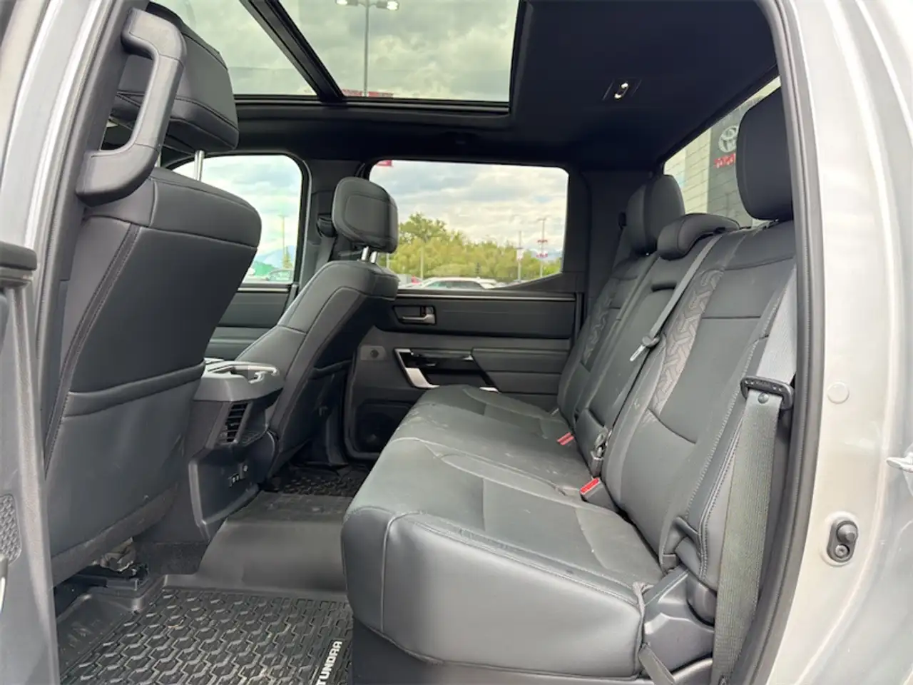 Toyota Tundra снимка Toyota Tundra