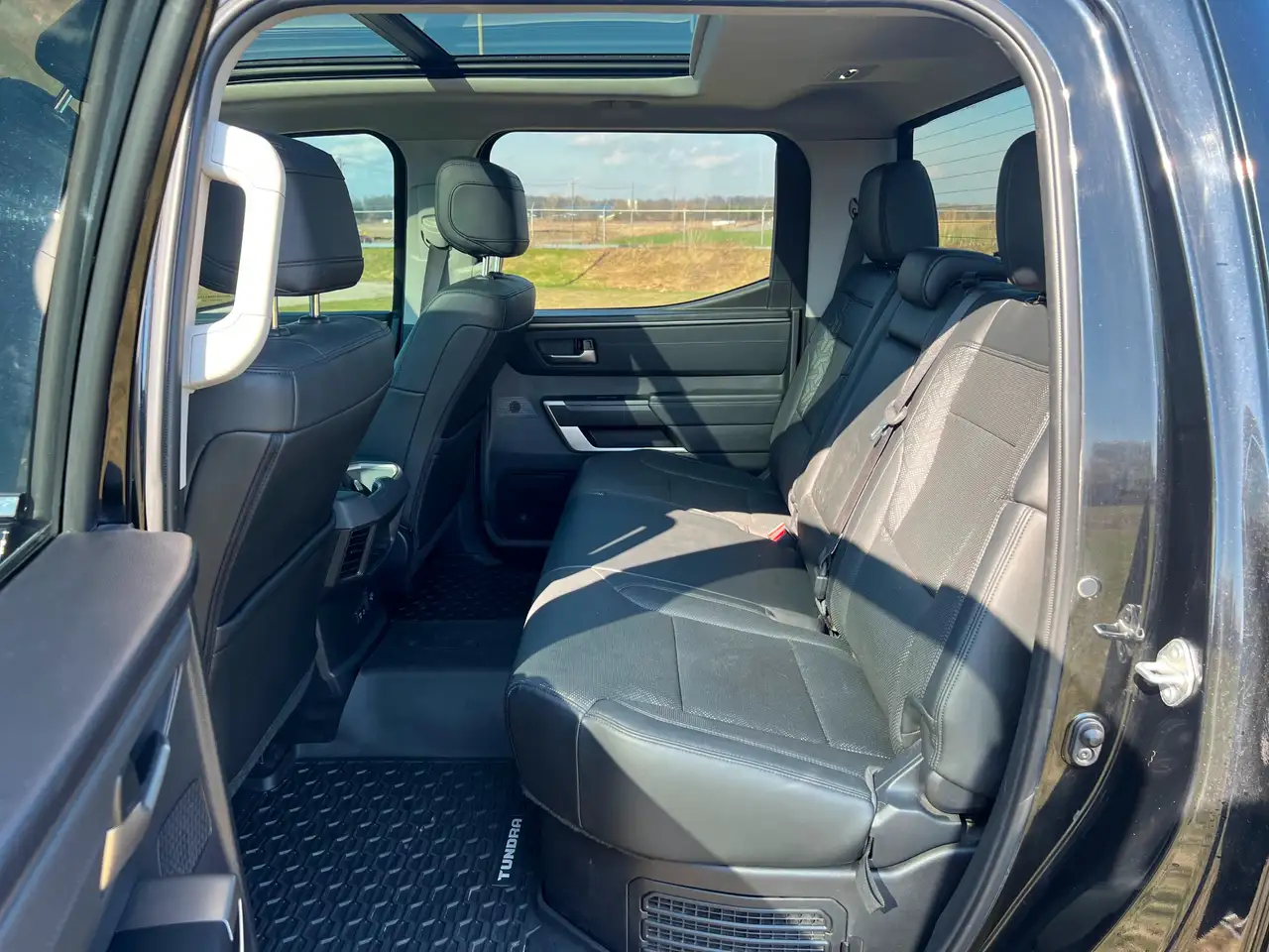 Toyota Tundra снимка Toyota Tundra
