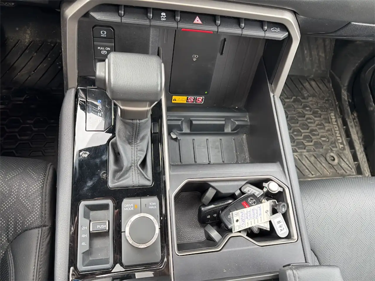Toyota Tundra снимка Toyota Tundra