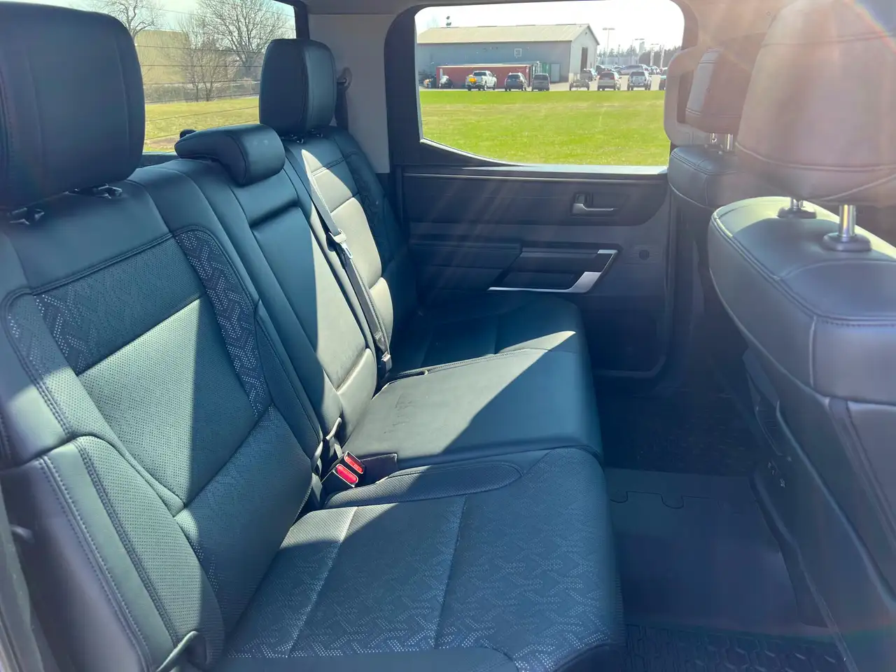 Toyota Tundra снимка Toyota Tundra