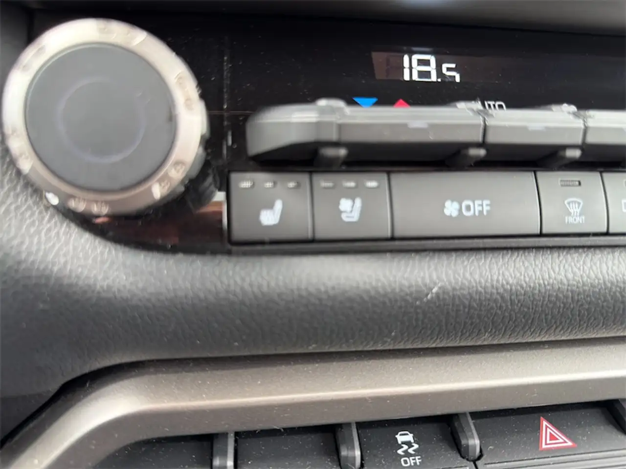 Toyota Tundra снимка Toyota Tundra