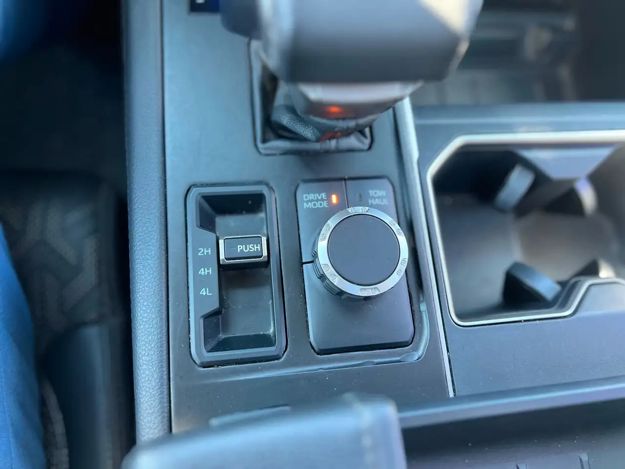 Toyota Tundra снимка Toyota Tundra