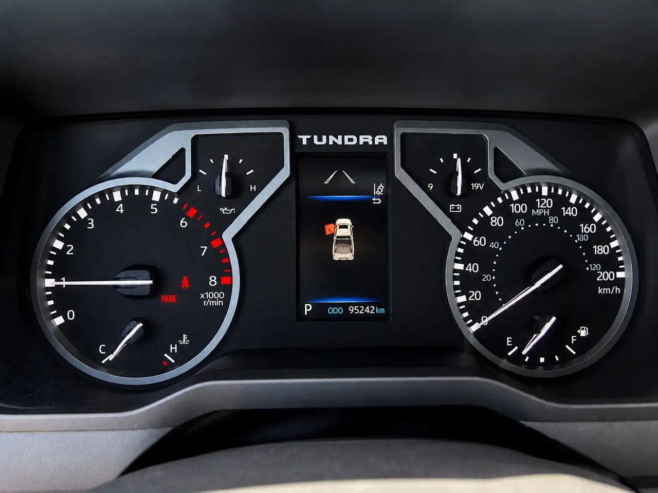 Toyota Tundra снимка Toyota Tundra