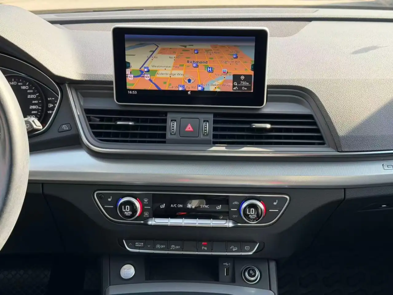 Audi Q5 снимка Audi Q5