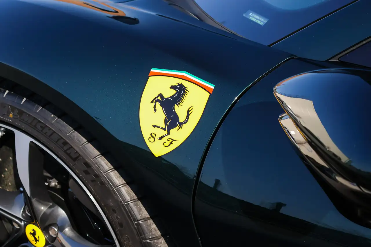 Ferrari SF90 Spider снимка Ferrari SF90 Spider
