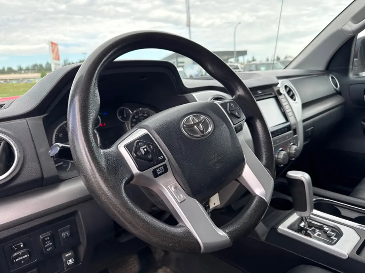 Toyota Tundra снимка Toyota Tundra