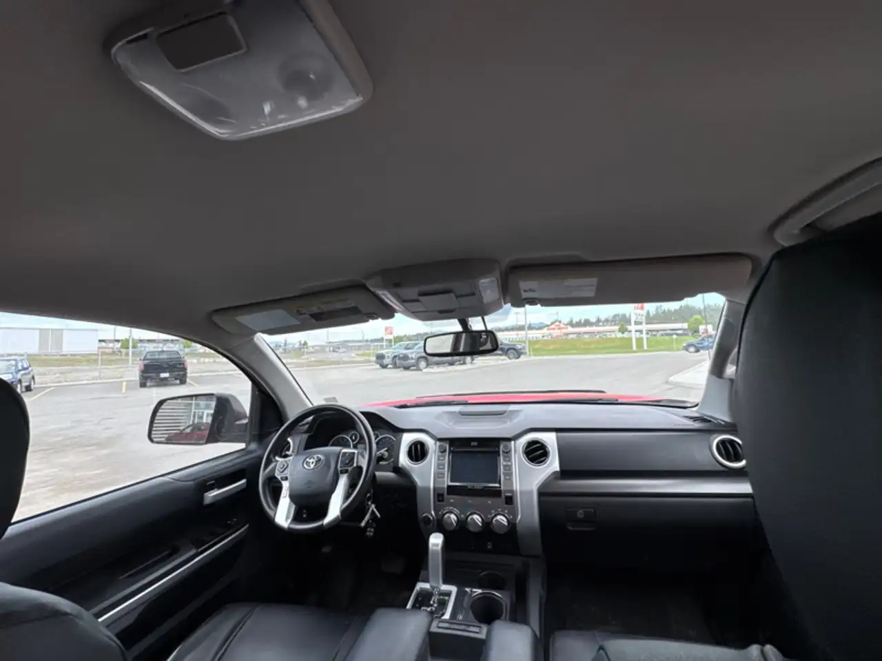 Toyota Tundra снимка Toyota Tundra
