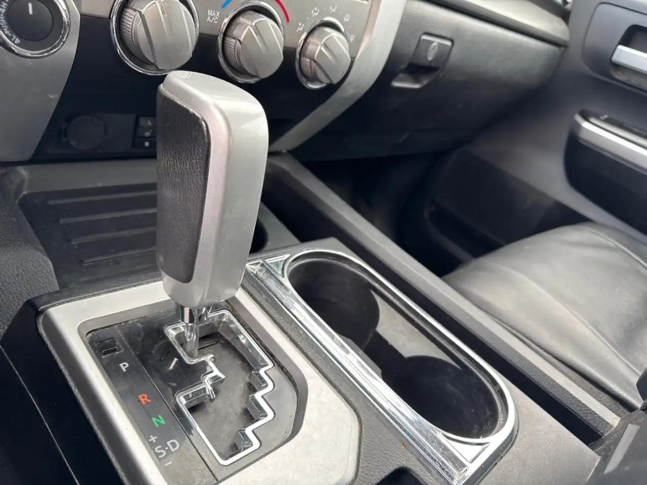Toyota Tundra снимка Toyota Tundra