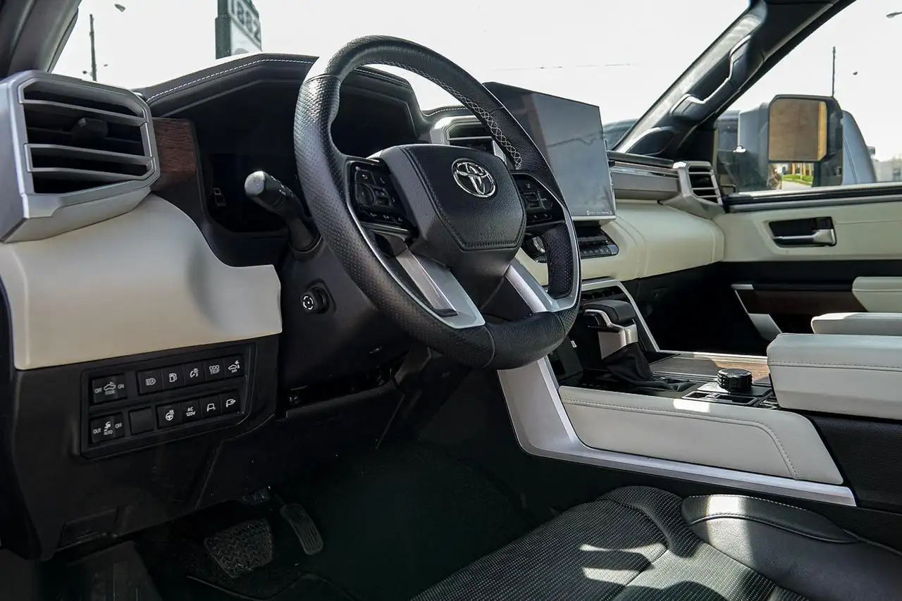 Toyota Tundra снимка Toyota Tundra