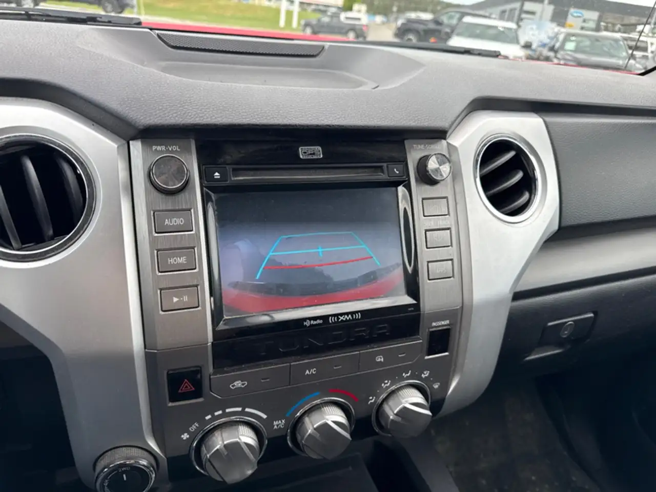 Toyota Tundra снимка Toyota Tundra
