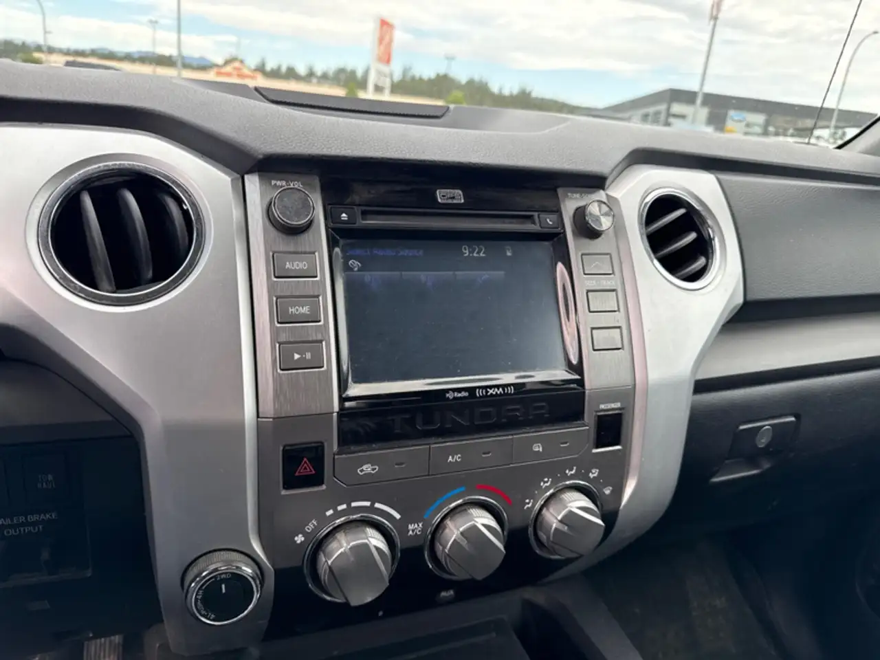 Toyota Tundra снимка Toyota Tundra