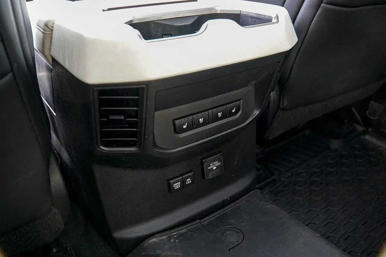 Toyota Tundra снимка Toyota Tundra