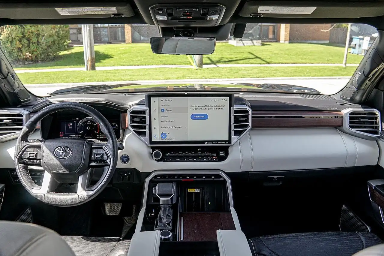 Toyota Tundra снимка Toyota Tundra