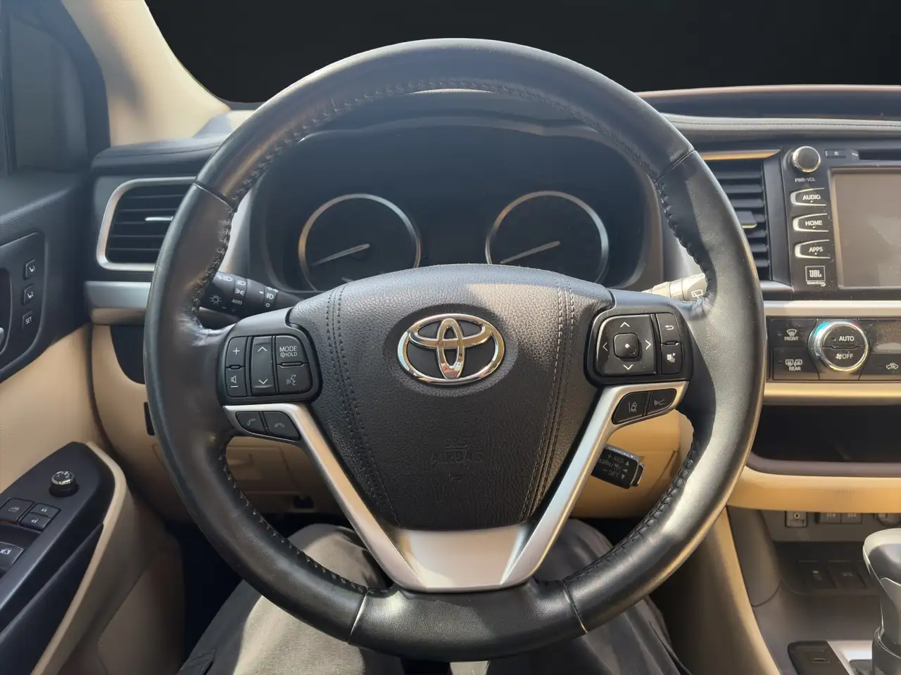 Toyota Highlander снимка Toyota Highlander