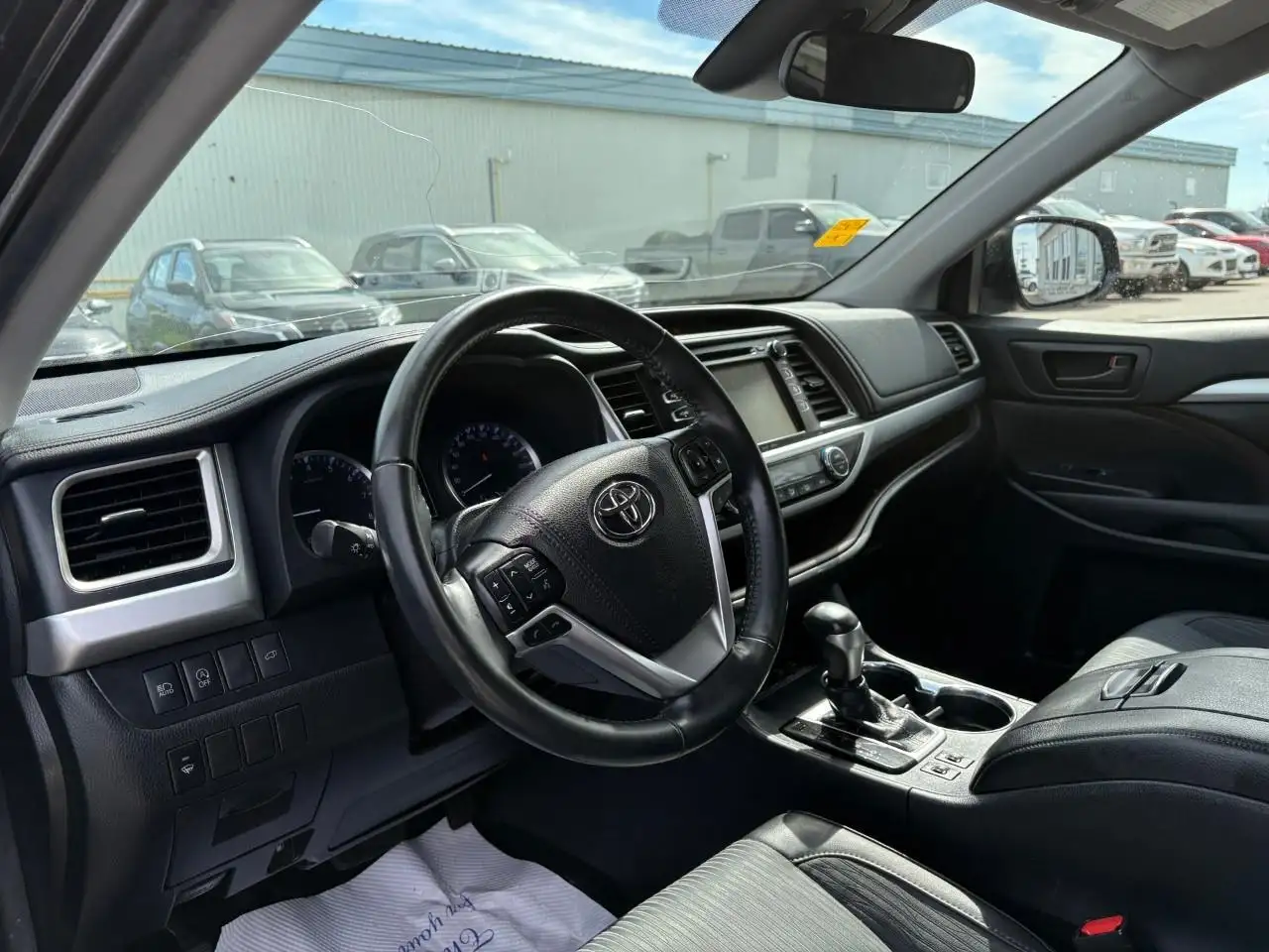 Toyota Highlander снимка Toyota Highlander