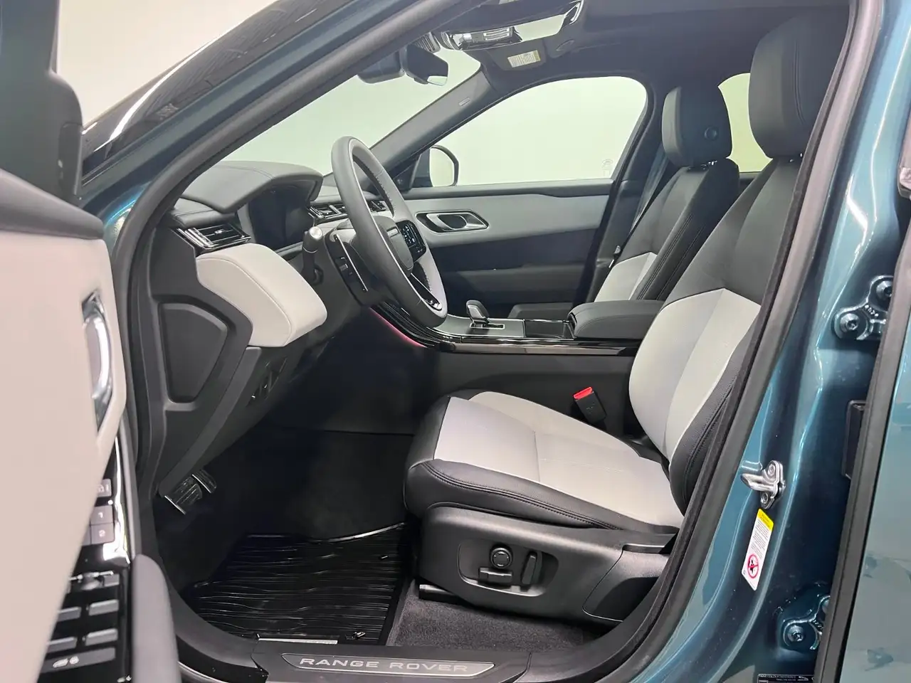 Land Rover Range Rover Velar снимка Land Rover Range Rover Velar