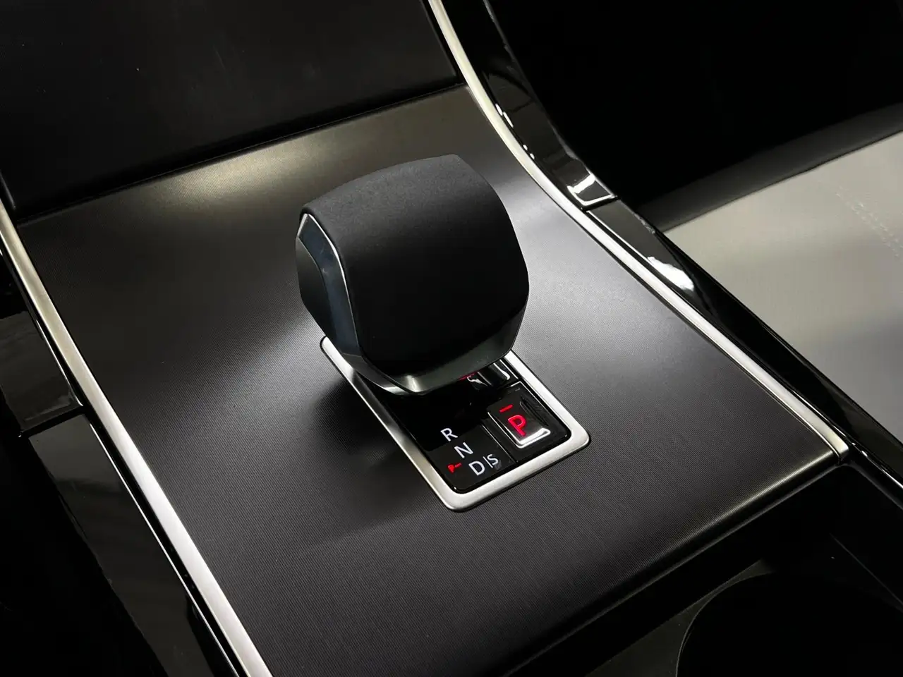 Land Rover Range Rover Velar снимка Land Rover Range Rover Velar