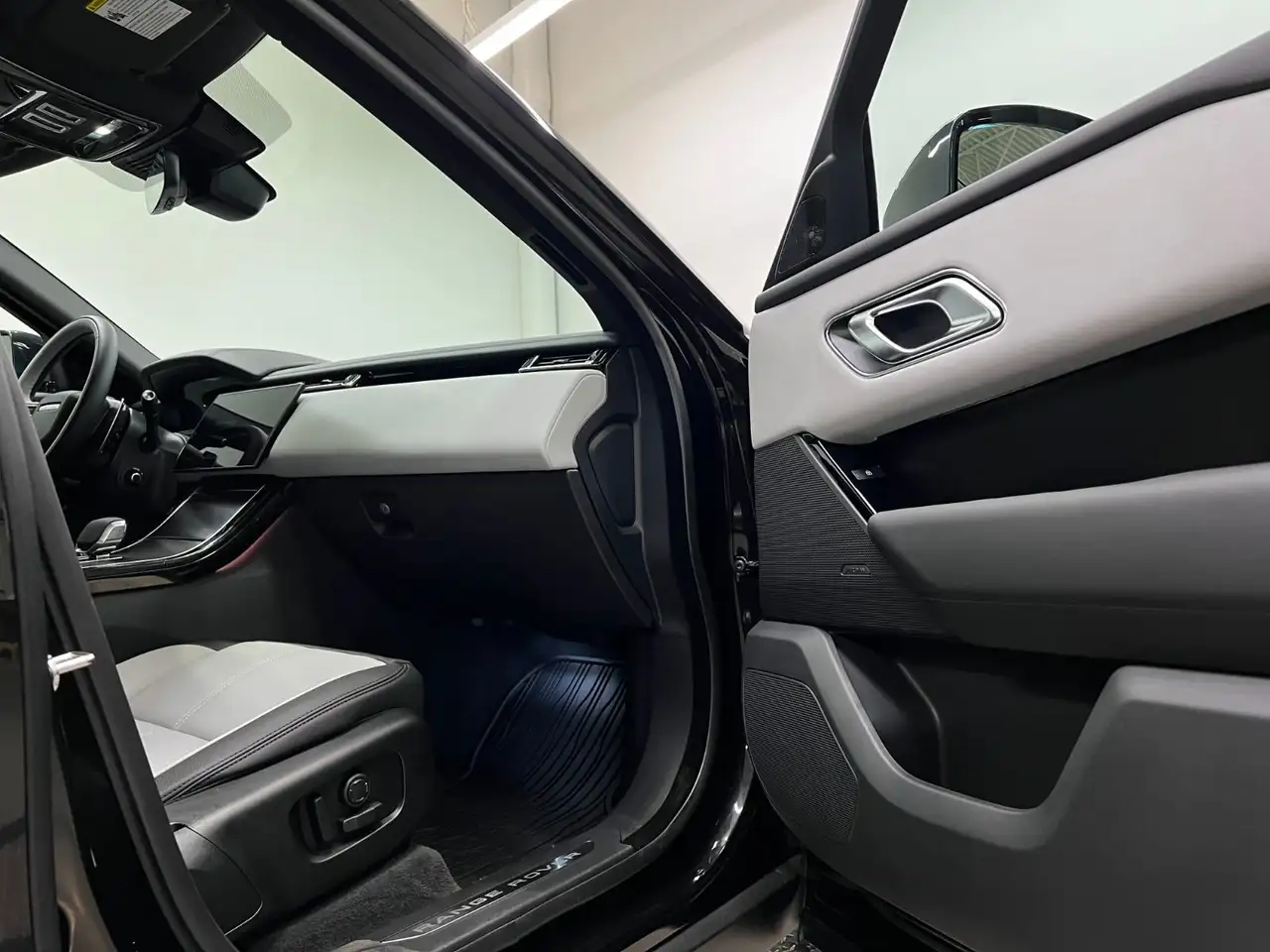 Land Rover Range Rover Velar снимка Land Rover Range Rover Velar