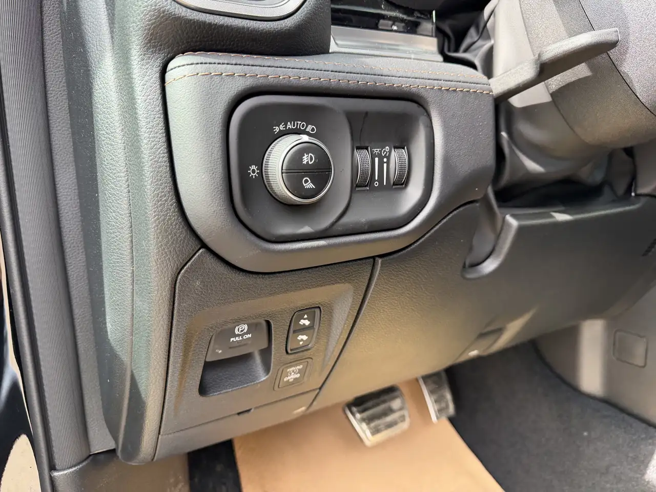 RAM 1500 снимка RAM 1500