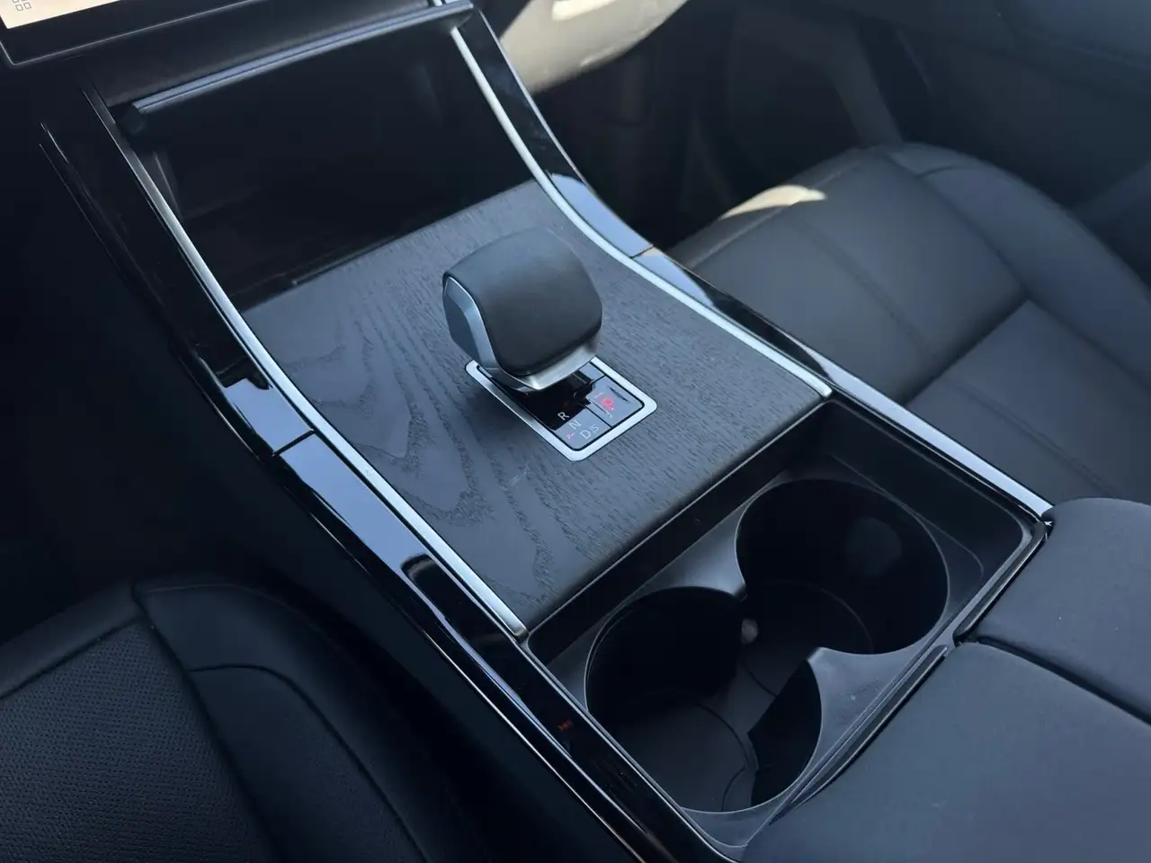 Land Rover Range Rover Velar снимка Land Rover Range Rover Velar
