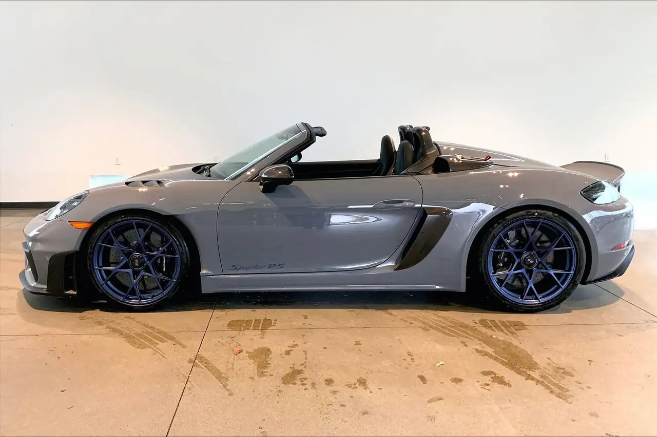 Porsche 718 Spyder снимка Porsche 718 Spyder
