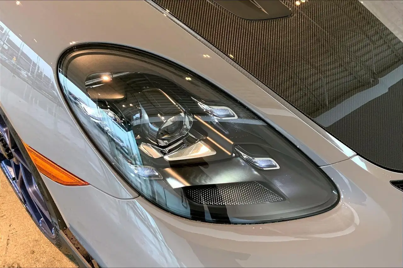 Porsche 718 Spyder снимка Porsche 718 Spyder