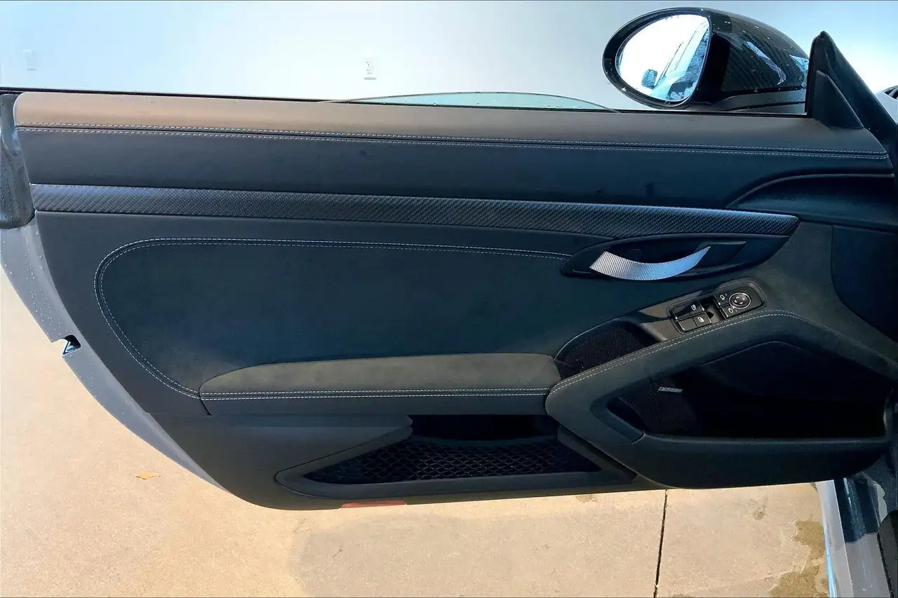 Porsche 718 Spyder снимка Porsche 718 Spyder