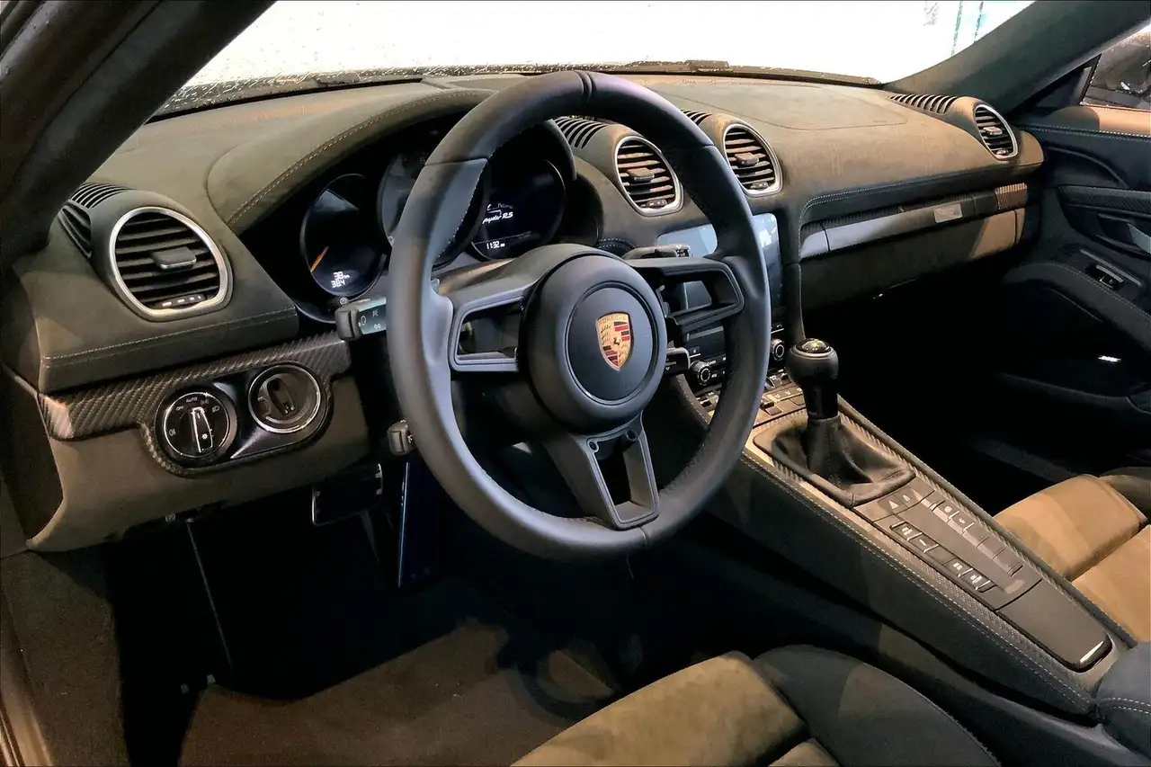 Porsche 718 Spyder снимка Porsche 718 Spyder