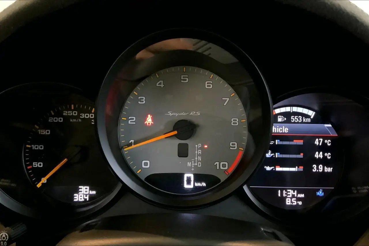 Porsche 718 Spyder снимка Porsche 718 Spyder