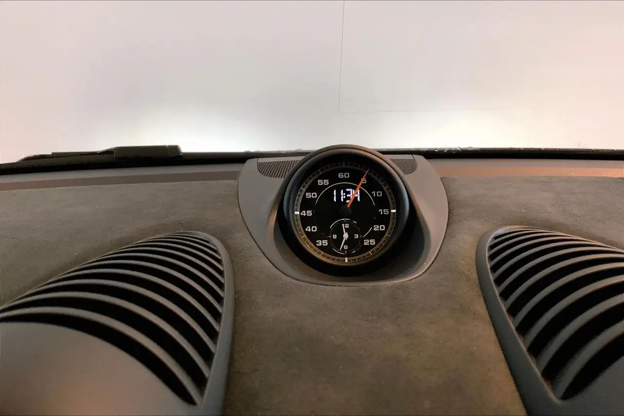 Porsche 718 Spyder снимка Porsche 718 Spyder