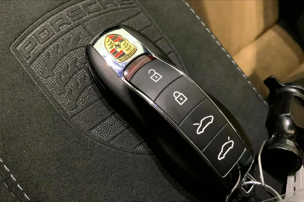 Porsche 718 Spyder снимка Porsche 718 Spyder