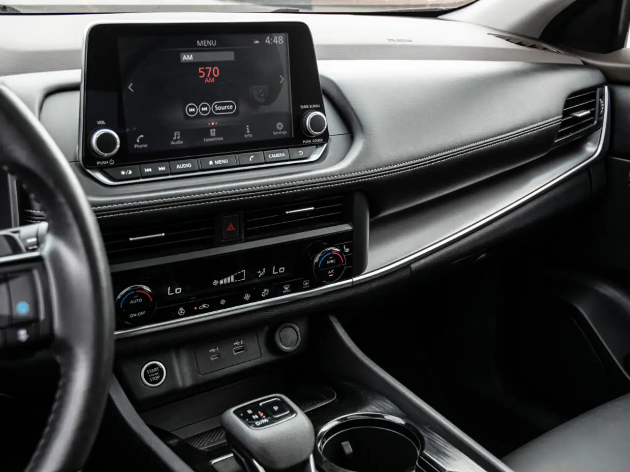 Nissan Rogue снимка Nissan Rogue
