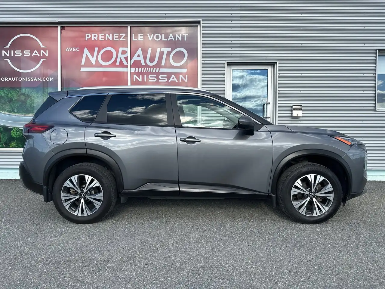 Nissan Rogue fotografie Nissan Rogue