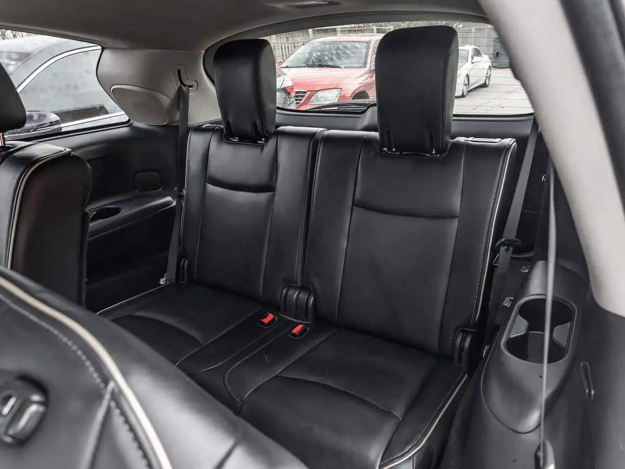 Infiniti QX60 снимка Infiniti QX60